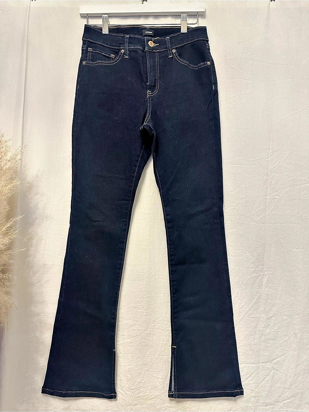 Express Sky Scraper Jeans 6 Short Dark Wash Mid Rise Hyper Stretch Straight Leg